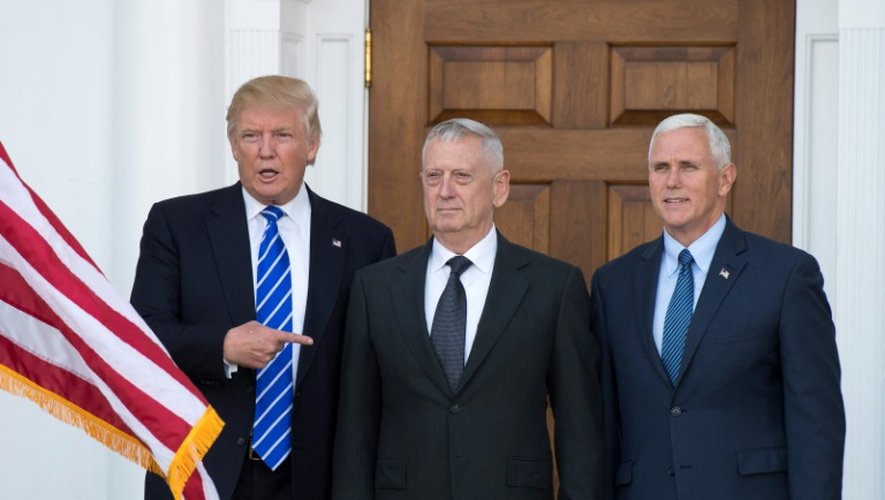 Donald Trump, James Mattis et Mike Pence le 19 novembre 2016 à Bedminster dans le New Jersey