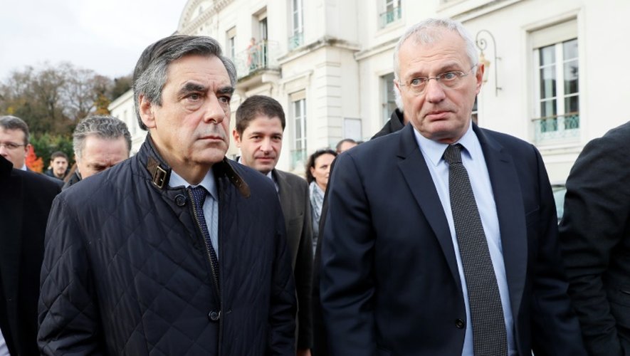 François Fillon et le maire Jean-Marie Vilain le 22 novembre 2016 à Viry-Chatillon