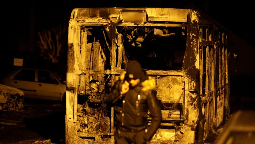 Le bus incendié à  Beaumont-sur-Oise lez 23 novembre 2016