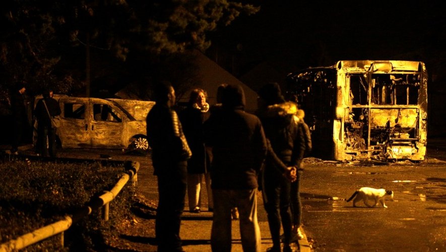 Un bus mais également des voitures ont été incendiés à Beaumont-sur-Oise le 23 novembre 2016