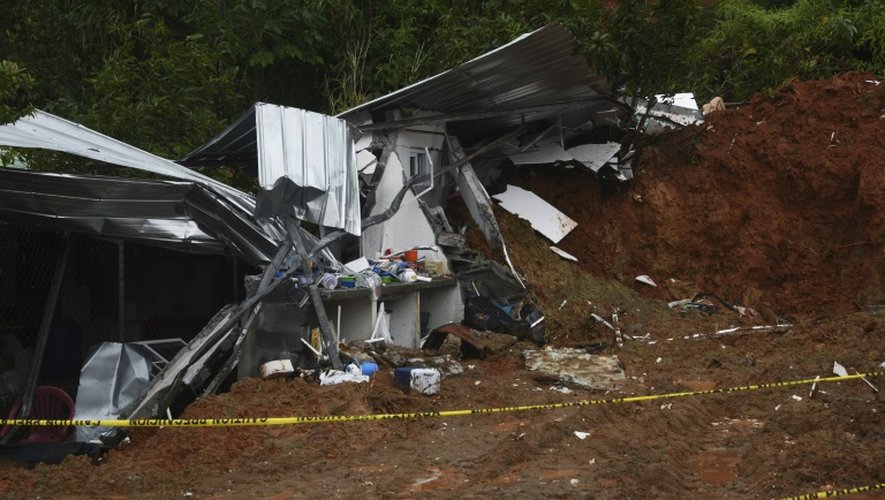 Un glissement de terrain au Panama avait causé la mort de deux personnes le 22 novembre 2016 à Arraijan, à 25 km de la capitale Panama. Le bilan dans ce pays est de huit morts