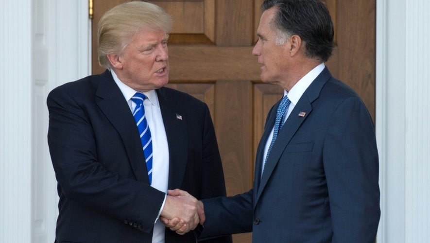 Donald Trump et Mitt Romney à l'issue de leur entrevue le 19 novembre 2016 à Bedminster dans le New Jersey