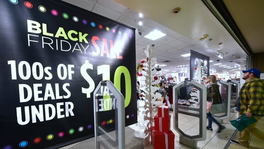 Le traditionnel "vendredi noir" (Black Friday) bat son plein aux Etats-Unis. Ici, un magasin à Montebello en Californie le 24 novembre 2016