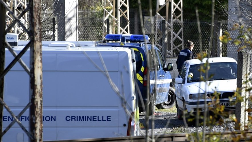 Des véhicules de gendarmerie le 27 novembre 2016 à l'endroit, entre Tarascon-sur-Ariege et Ussat, où un gendarme a été mortellement blessé en Ariège par un automobiliste