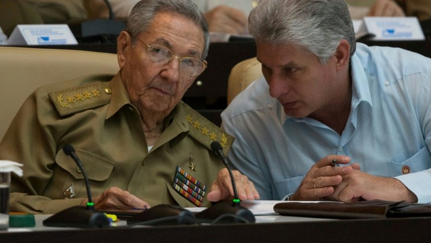 Le président Raul Castro et le vice-président Miguel Diaz Canel au Parlement cubain le 8 juillet 2016 à La Havane