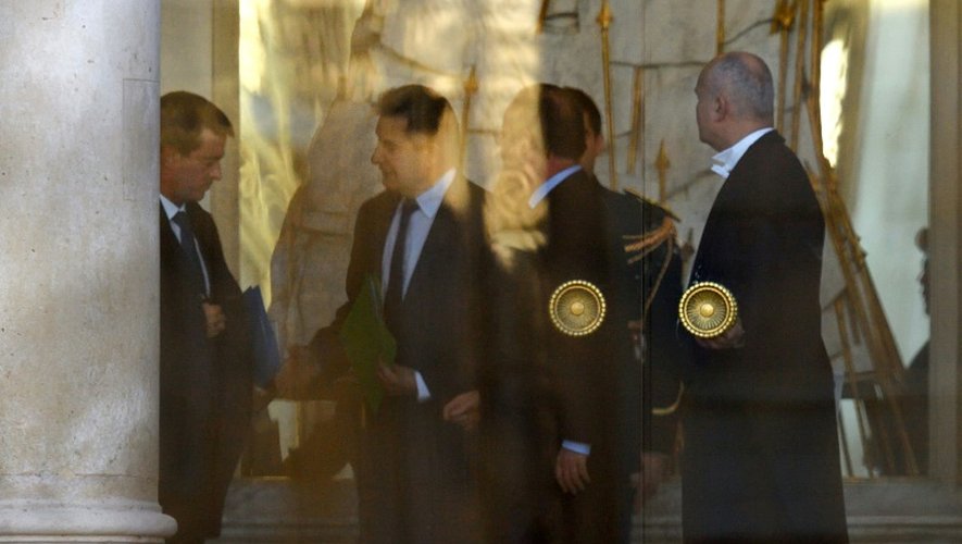 Manuel Valls (G) et François Hollande (C) après leur déjeuner, le 28 novembre, à l'Elysée