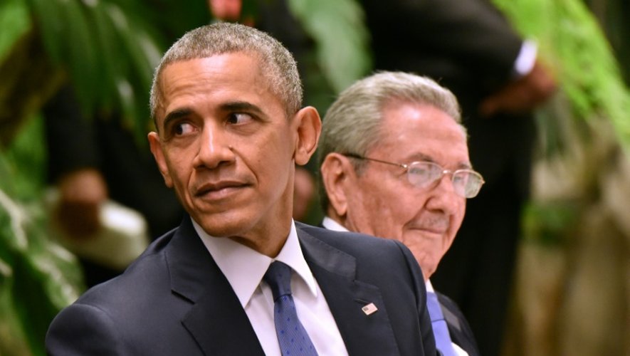 Le président américain Barack Obama (g) et son homologue cubain Raul Castro, le 21 mars 2016 à La Havane