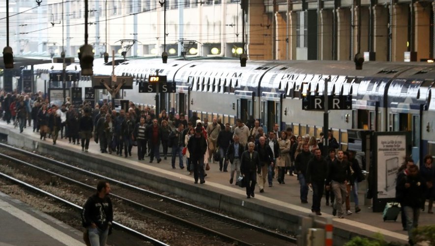 La SNCF va indemniser les passagers des TGV et Intercités qui accusent un retard d'au moins 30 minutes à leur arrivée, quel qu'en soit le motif