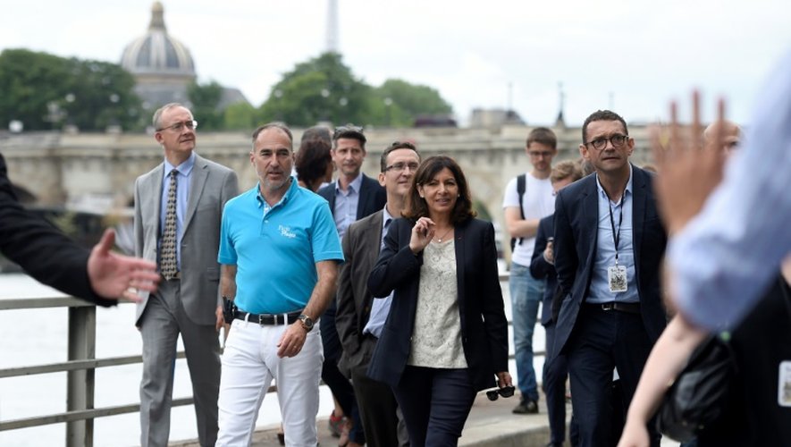Anne Hidalgo sur les berges de la Seine lors de l'inauguration de Paris-Plage le 20 juillet 2015 à Paris