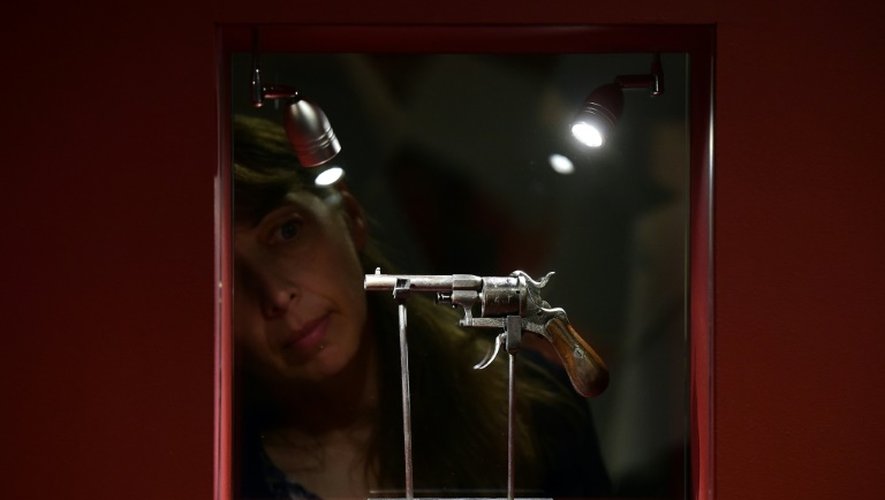 Le pistolet avec lequel Verlaine tenta d'assassiner Rimbaud lors d'une exposition au musée des Beaux-Arts de Mons (Belgique), le 27 octobre 2015
