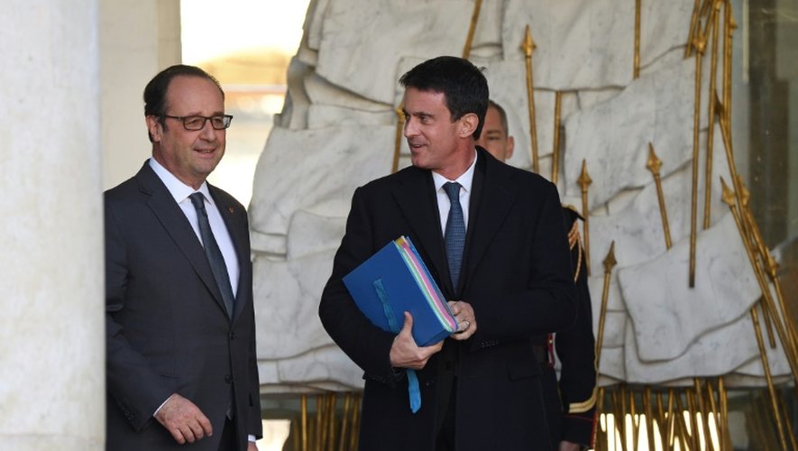 François Hollande et Manuel Valls à la sortie du conseil des ministres le 30 novembre 2016 à Paris