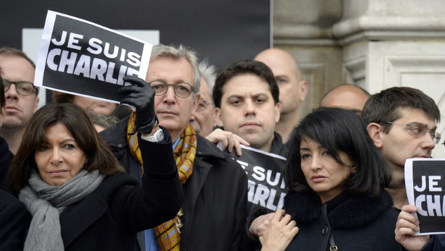 La maire de Paris Anne Hidalgo lors d'une manifestation de soutien à Charlie Hebdo fait "citoyen d'honneur" de Paris le 7 janvier 2015, après l'attaque qui a fait 12 morts à la rédaction du journal