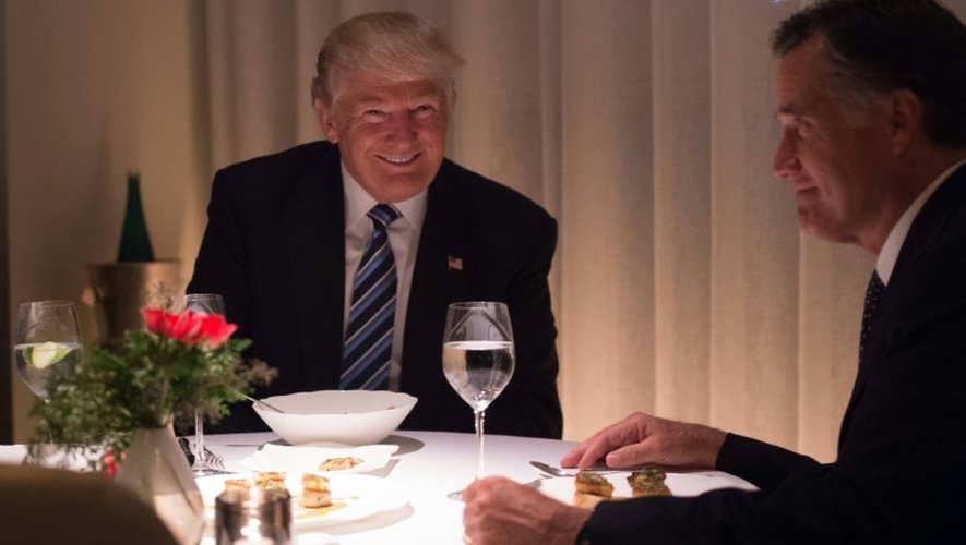 Donald Trump lors d'un dîner avec Mitt Romney dans la Trump Tower, le  29 novembre 2016 à New York