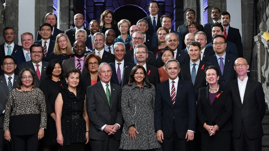 Photo de famille des maires des grandes ville  participants au C40 le 1er décembre 2016 à Mexico