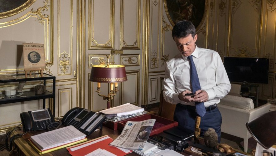 Manuel Valls dans son bureau de Matignon le 24 novembre 2016 à Paris