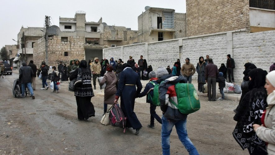 Des résidents fuient Alep-est, le 30 novembre 2016