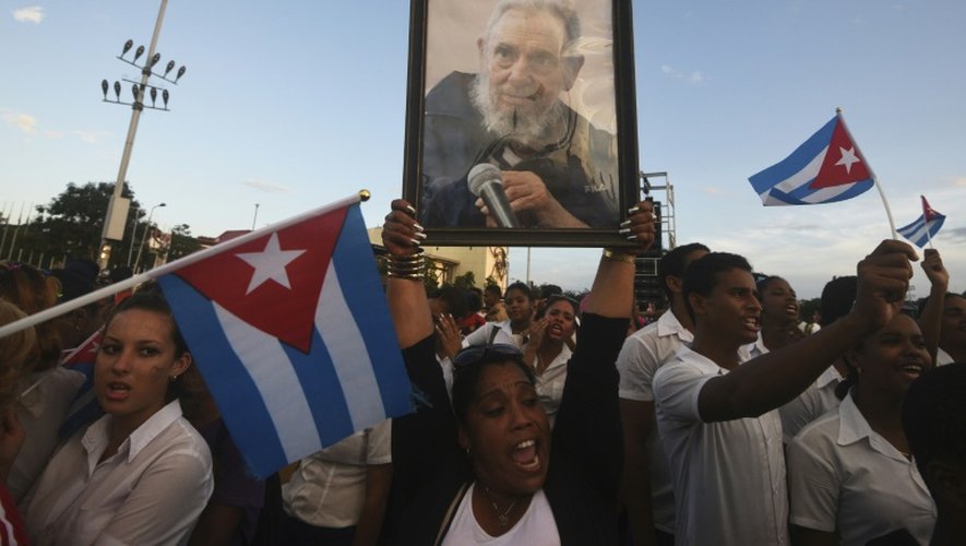 Des dizaines de milliers de Cubains ont rendu un ultime hommage à Fidel Castro, le 3 décembre 2016 à Santiago de Cuba