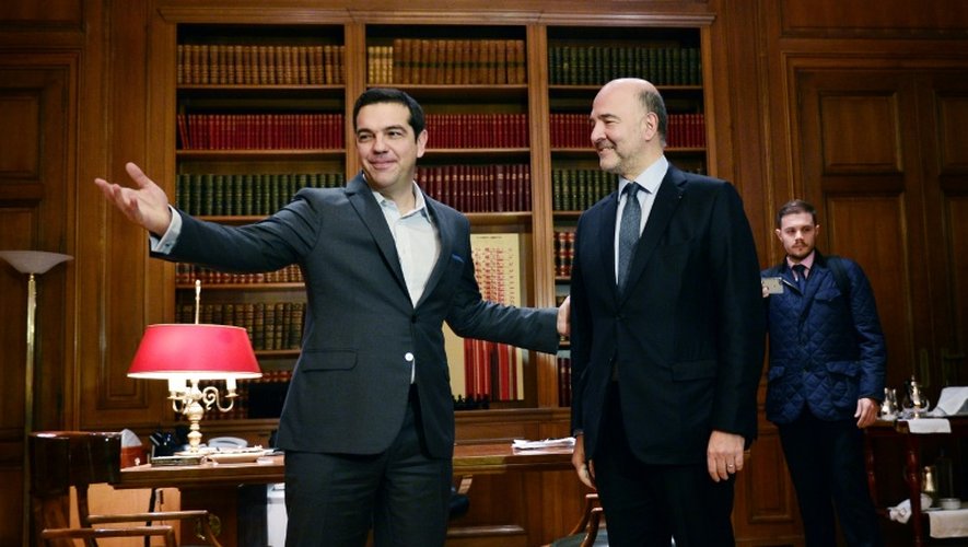 Le Premier ministre grec Alexis Tripras accueille le commissaire européen, Pierre Moscovici, le 28 novembre, à Athènes