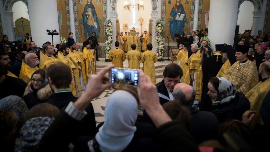 Des fidèles à la consécration de la cathédrale Saint-Trinité en présence du patriarche de Moscou le 4 décembre 2016 à Paris