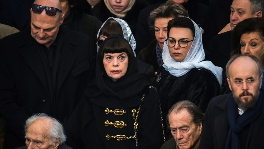 La chanteuse française Mireille Mathieu assiste à la consécration de la cathédrale orthodoxe Saint-Trinité à Paris le 4 décembre 2016