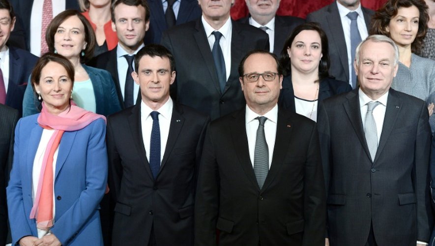 Une photo de famille avec tous les membres du gouvernement, le 17 février 2016 à Paris