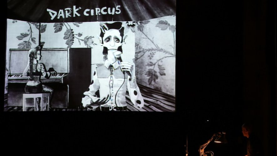 Romain Bermond pendant la répétition de la pièce "Dark Circus" de Stereoptik au festival d'Avignon le 18 juillet 2015