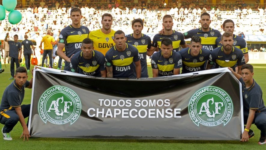 "On est tous Chapecoense" : l'hommage de joueurs de Boca Juniors, le 4 décembre 2016 à Avellaneda (Argentine)