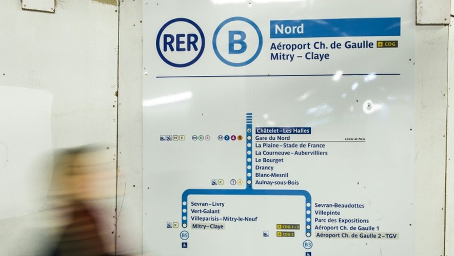 Le trafic du RER B était totalement interrompu mardi matin au nord de Paris, dans les deux sens