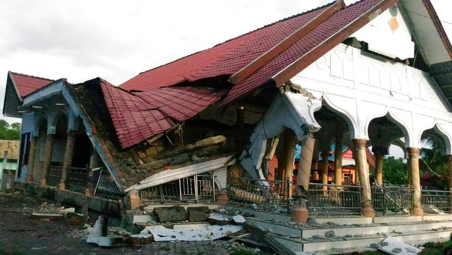 Un bâtiment endommagé dans la ville indonésienne de Pidie, le 7 décembre 2016