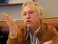 Loup : José Bové écrit au ministère de l’Environnement