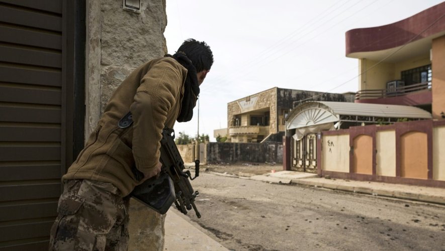Un soldat des forces spéciales irakiennes lors des combats visant à reprendre à l'EI le secteur d'al-Tamim à Mossoul, le 5 novembre 2016