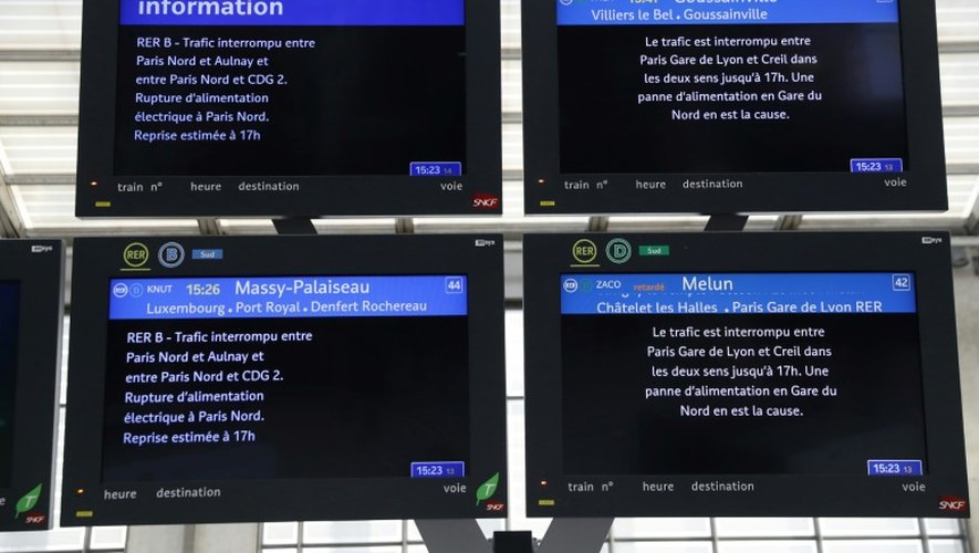 Des écrans d'informations de la SNCF à la gare du Nord, le 7 décembre 2016