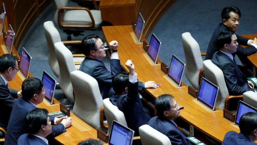 Les députés lors du vote de la destitution de la présidente Park Geun-Hye le 9 décembre 2016 à l'Assemblée nationale à Séoul