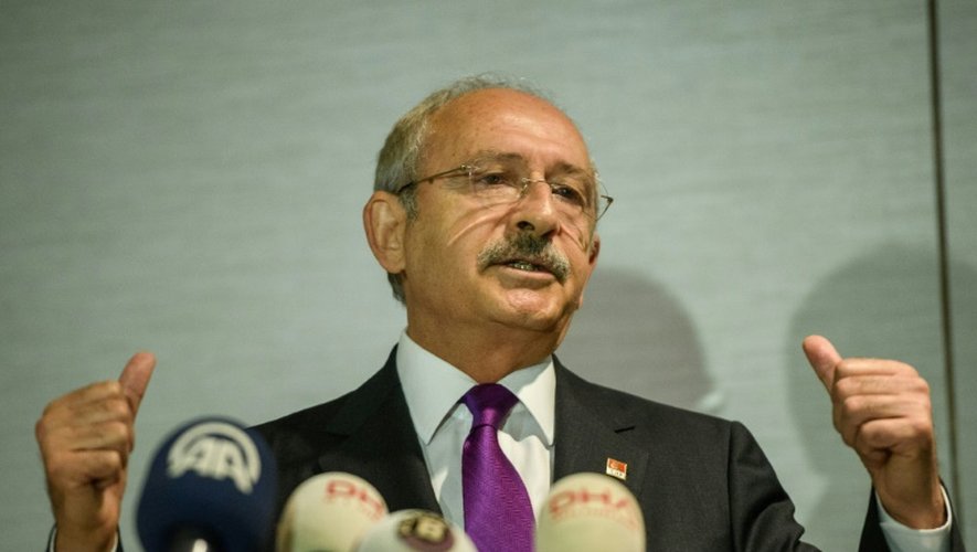 Selon le chef du CHP (social-démocrate), Kemal Kiliçdaroglu, ici à Istanbul le 30 septembre 2016, la réforme constitutionnelle menace la "tradition parlementaire vieille de 140 ans" héritée des réformes menées à la fin de l'Empire ottoman.