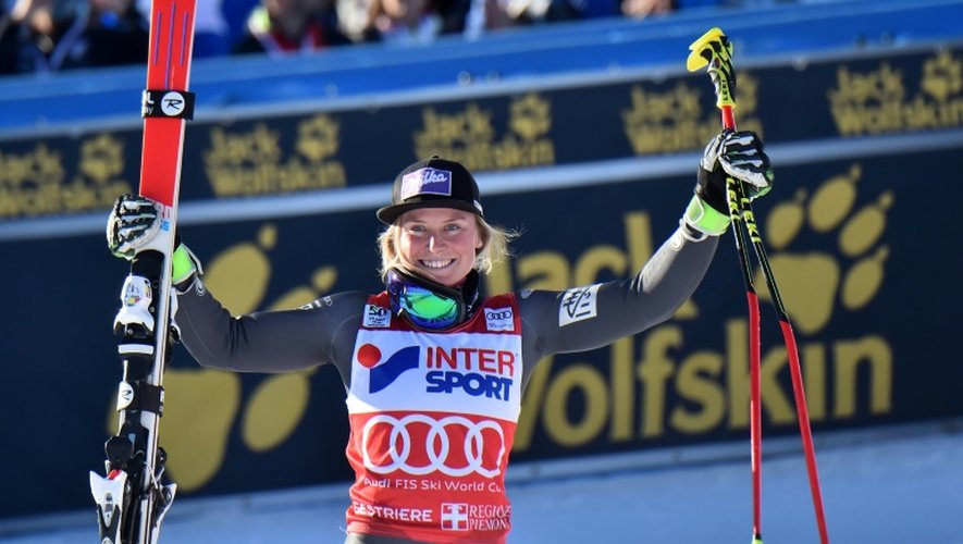 Tessa Worley en joie dans l'aire d'arrivée après sa victoire en slalom géant à Sestrières, le 10 décembre 2016