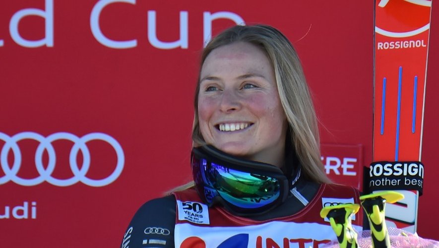 La Française Tessa Worley sur le podium après sa victoire au slalom géant de Sestrières, le 10 décembre 2016