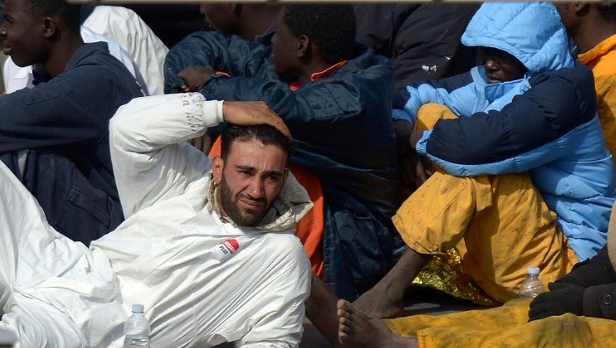 Mohammed Ali Malek le 20 avril 2016 à La Valette au milieu des survivants après le naufrage d'un chalutier au large de Malte