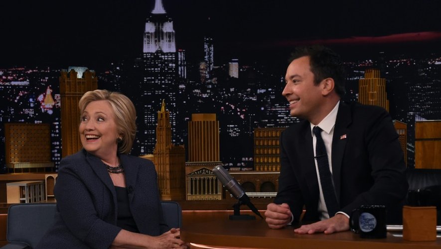 Le très populaire animateur de télévision Jimmy Fallon reçoit Hillary Clinton dans son émission "The Tonight Show Starring Jimmy Fallon" sur NBC à New York, le 16 septembre 2016