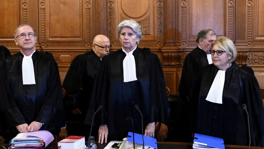 La présidente de la Cour de justice de la République (CJR) Martine Ract Madoux (c) à Paris le 12 décembre 2016