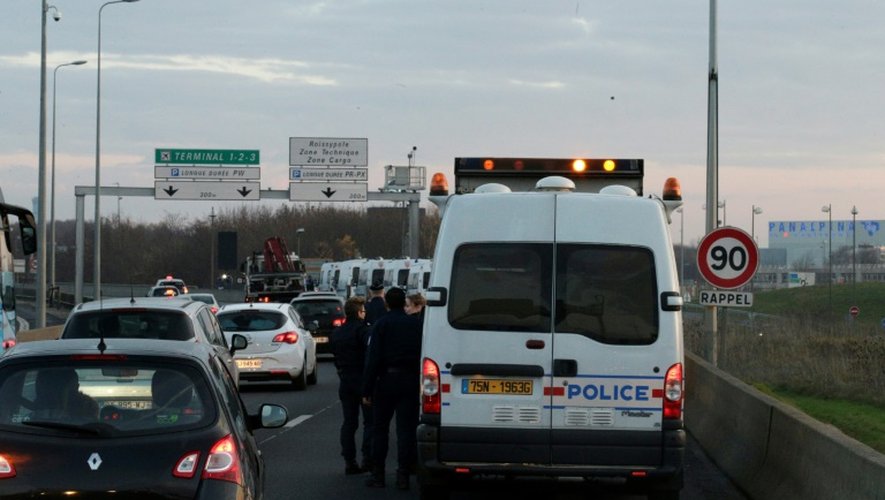 L'accès autoroutier à l'aéroport Charles de Gaulle bloqué le 16 décembre 2016 à Roissy par des chauffeurs VTC