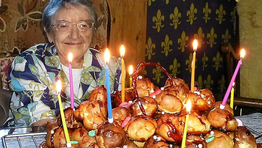 Louise a informé ses invités, qu’elle fera encore la fête en 2017 pour ses 105 ans !