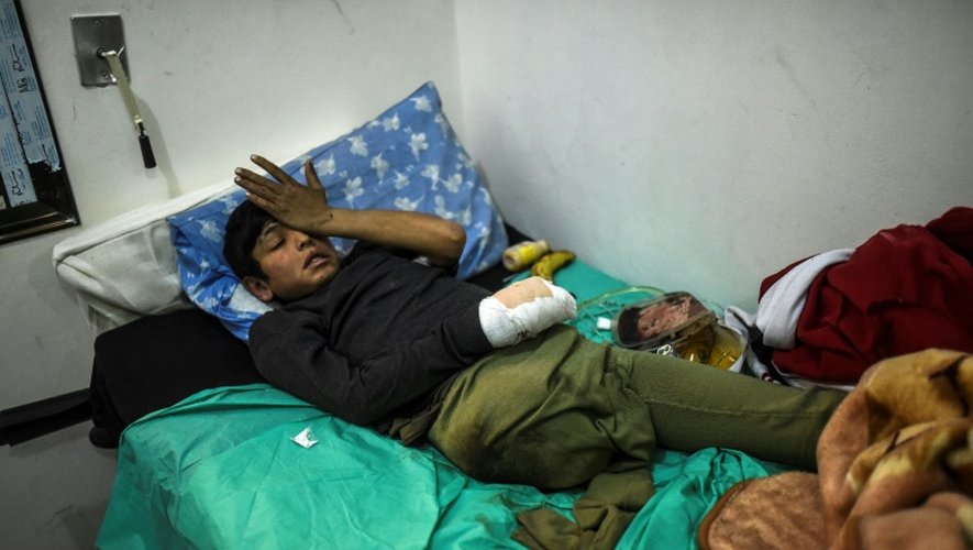 Un jeune Syrien, amputé d'une jambe, évacué d'Alep et soigné le 16 décembre 2016 à l'hôpital de Bab al-Hawa, à quatre kilomètres de la frontière turque en Syrie