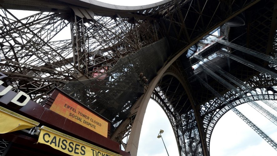 La Tour Eiffel fermée en raison d'une grève le 26 juin 2013 à Paris