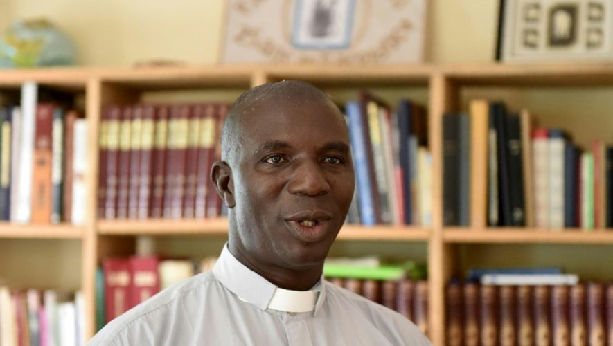 L'abbé Germain Coulibaly Kalari  dans le "Centre d'accueil et de transit Sainte Geneviève" le 4 septembre 2016 à Katiola en Côte d'Ivoire
