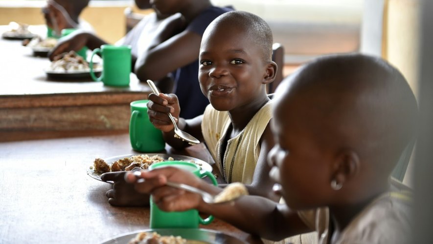 Petit-déjeuner des enfants dans le "Centre d'accueil et de transit Sainte Geneviève" le 4 septembre 2016 à Katiola en Côte d'Ivoire