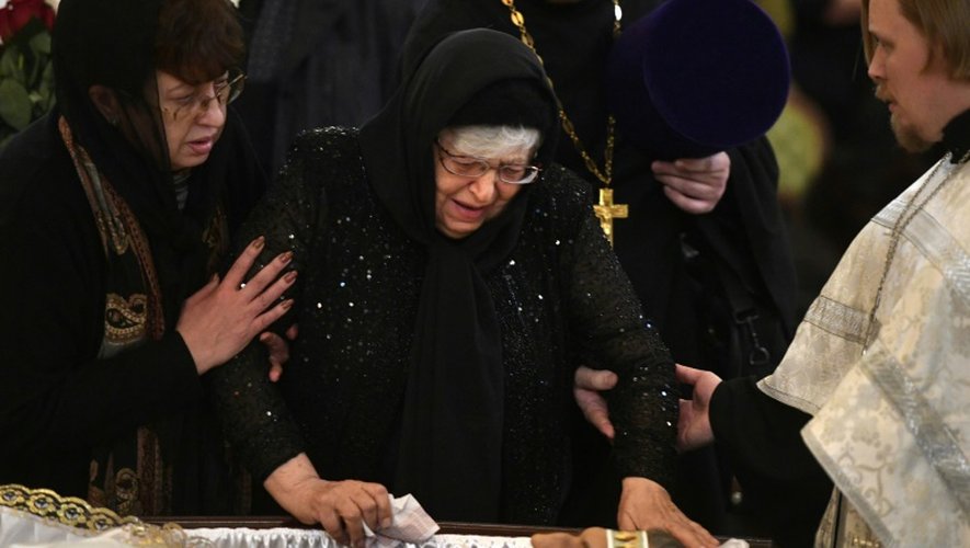 Maria, la mère d'Andrei Karlov, l'ambassadeur russe assassiné à Ankara, lors de l'hommage national le 22 décembre 2016 à la cathédrale du Saint Sauveur à Moscou