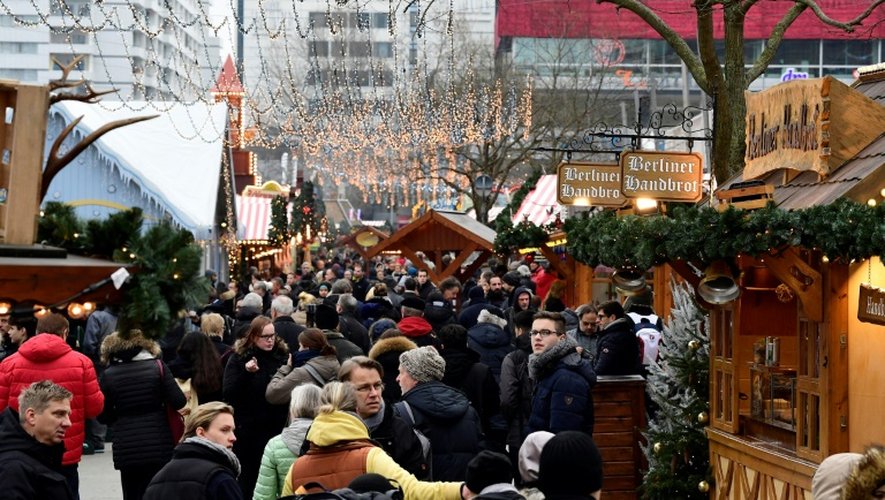 La foule est au rendez-vous, le 22 décembre 2016, sur le marché de Noël de Berlin frappé par un attentat au camion-bélier