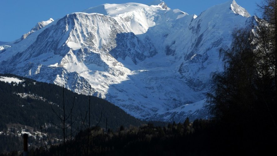 Le Mont-Blanc depuis la vallée de l'Arve, le 7 janvier 2015, lors d'un pic de pollution.