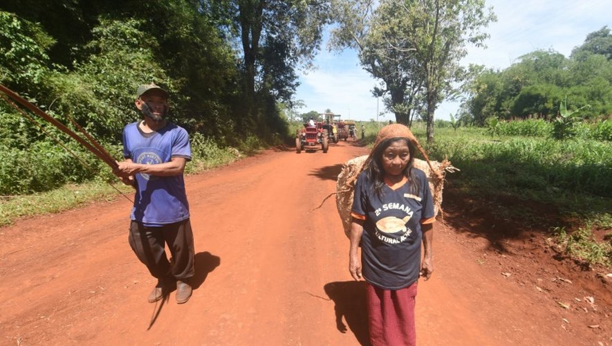 Des Indiens Aché Guayaki, le 10 novembre 2016 à Puerto Barra, au Paraguay