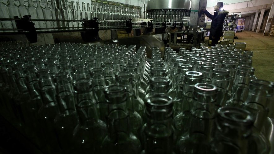 Une distillerie de vodka illégale à Koutchki, près de Moscou, le 25 novembre 2016